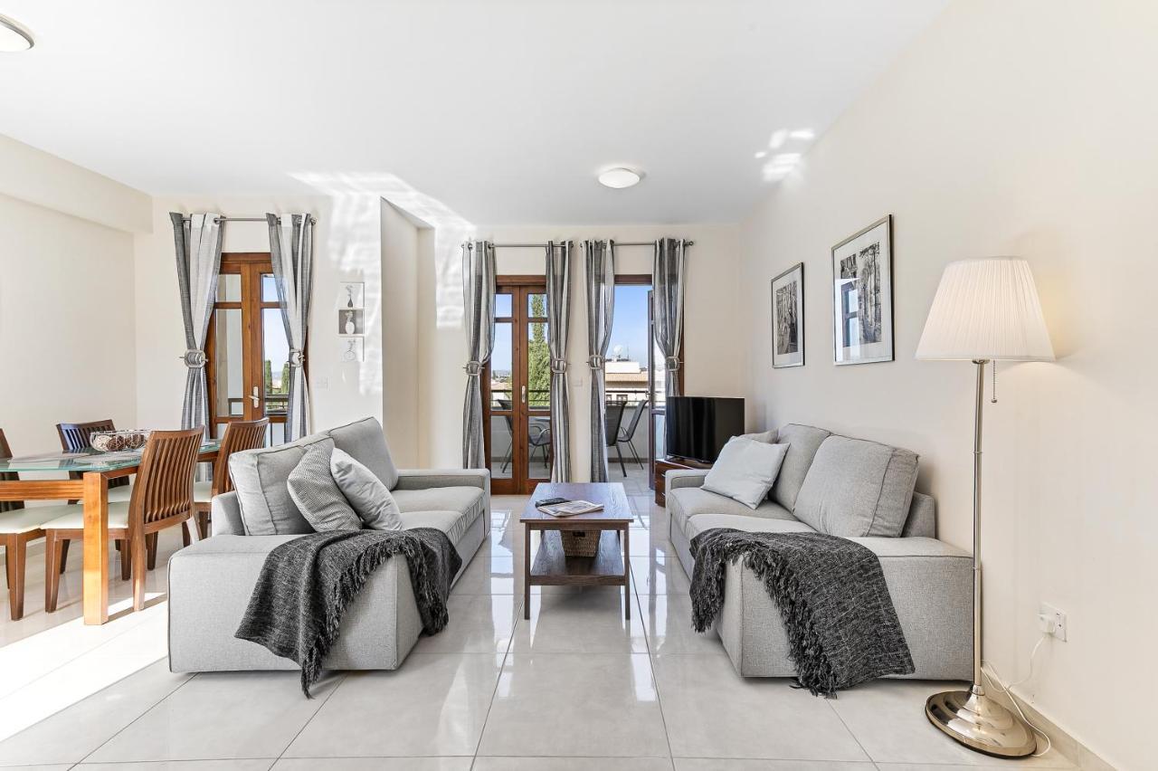 2 Bedroom Apartment Assia With Communal Pool, Aphrodite Hills Resort 코우클리아 외부 사진