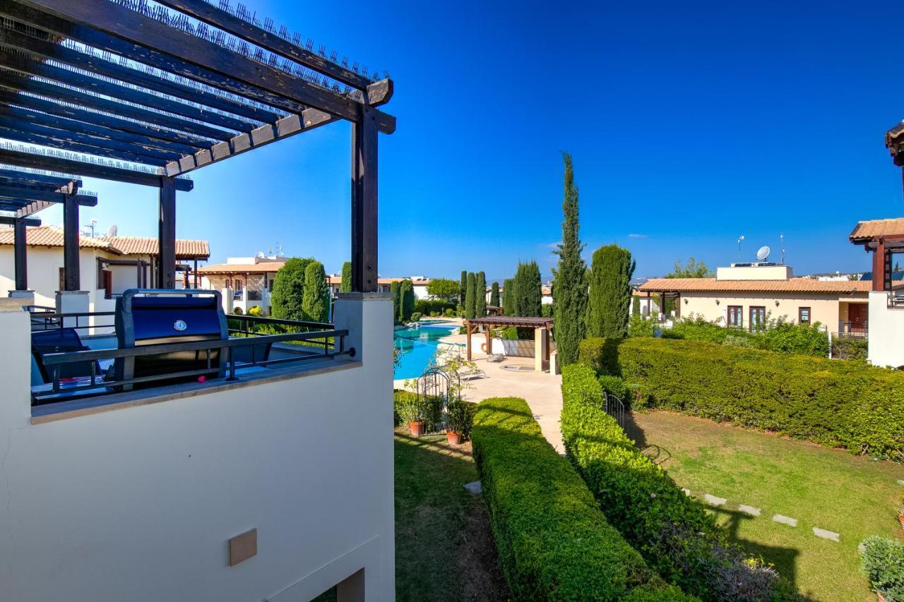 2 Bedroom Apartment Assia With Communal Pool, Aphrodite Hills Resort 코우클리아 외부 사진