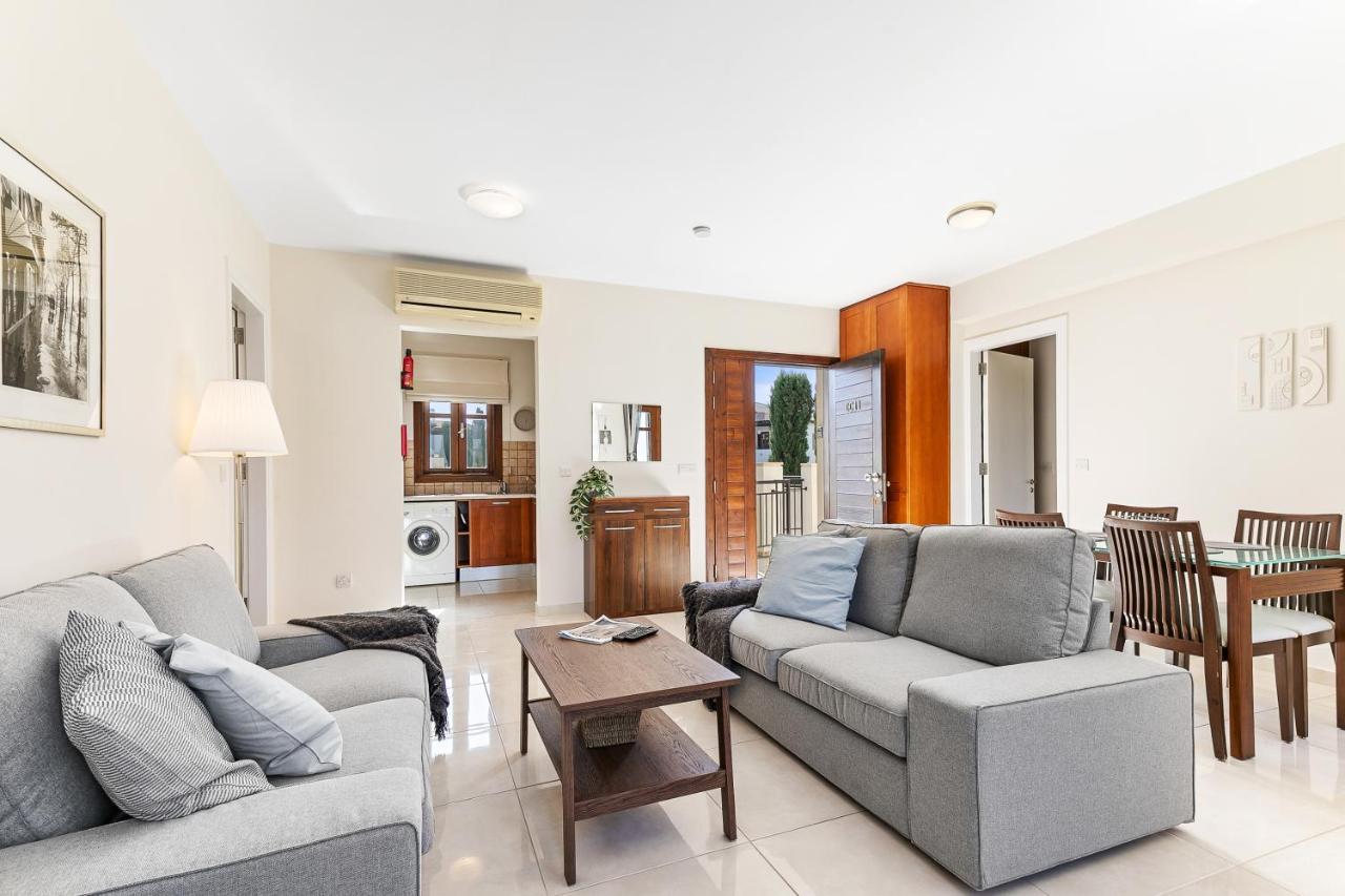 2 Bedroom Apartment Assia With Communal Pool, Aphrodite Hills Resort 코우클리아 외부 사진