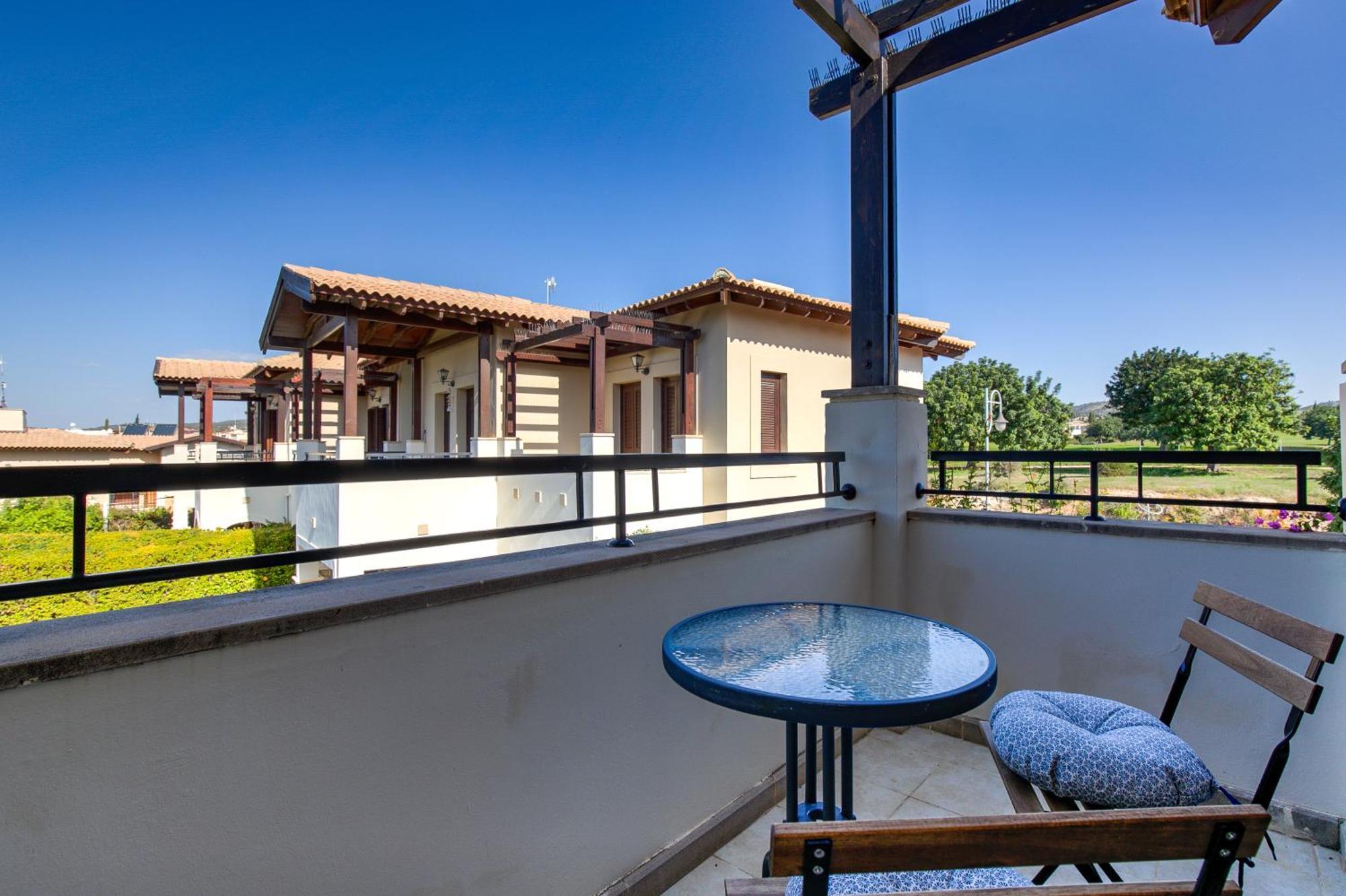 2 Bedroom Apartment Assia With Communal Pool, Aphrodite Hills Resort 코우클리아 외부 사진