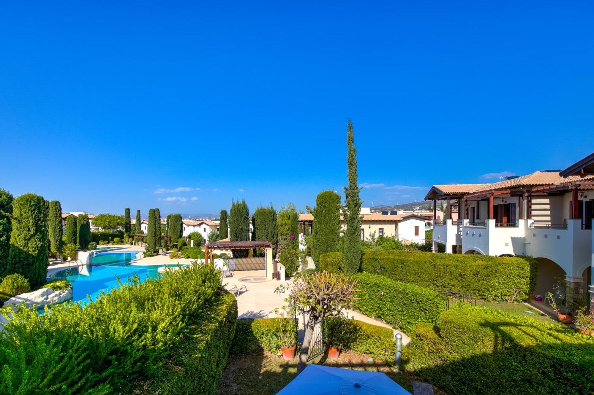 2 Bedroom Apartment Assia With Communal Pool, Aphrodite Hills Resort 코우클리아 외부 사진