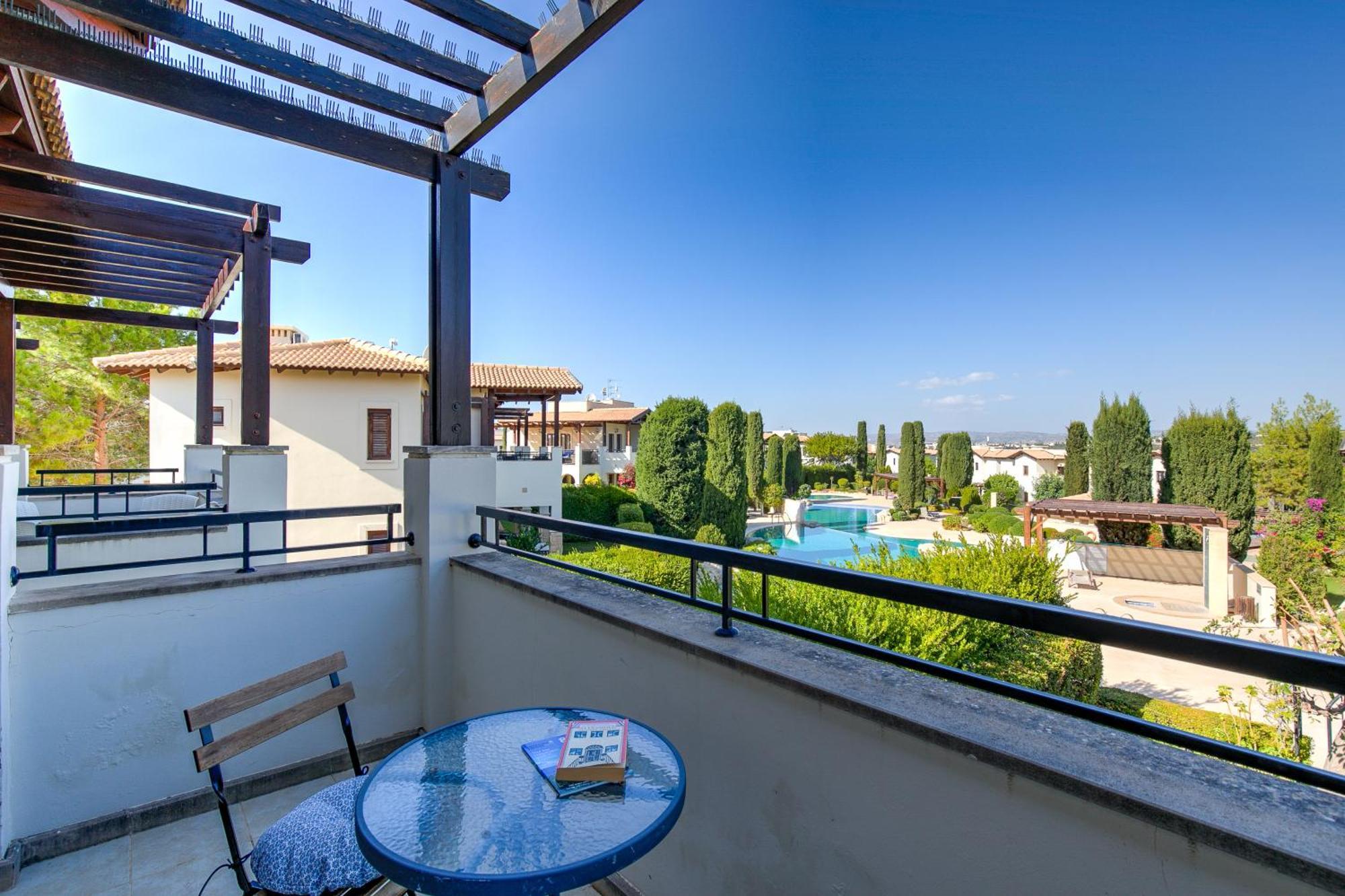 2 Bedroom Apartment Assia With Communal Pool, Aphrodite Hills Resort 코우클리아 외부 사진