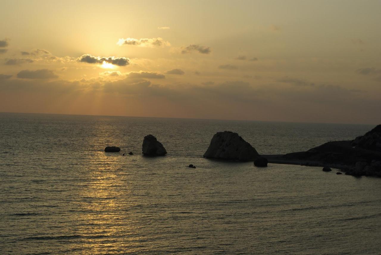 2 Bedroom Apartment Assia With Communal Pool, Aphrodite Hills Resort 코우클리아 외부 사진